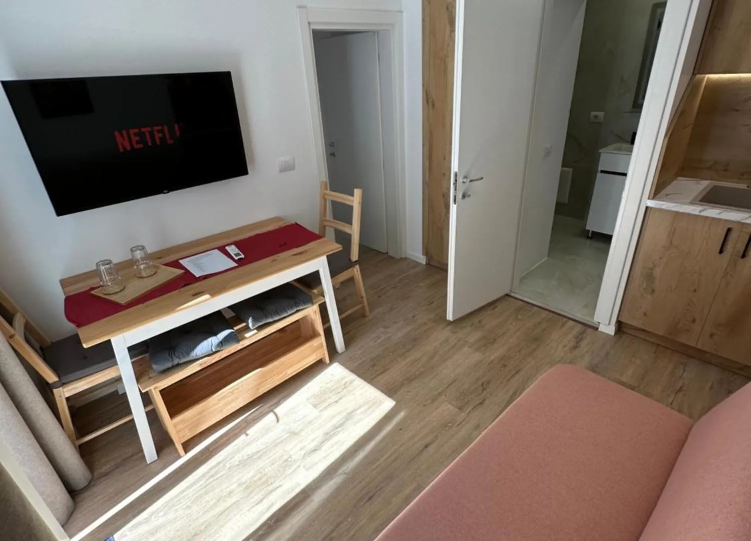 New Bazaar Studios Tirana 0*,  Albanie